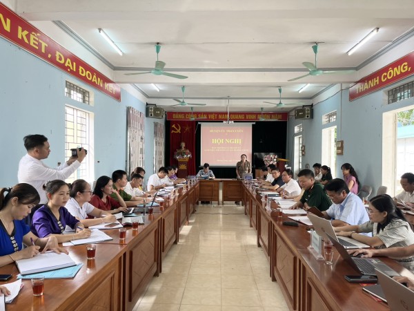 Ban Thường vụ Huyện ủy làm việc với Đảng ủy xã Mường Cang