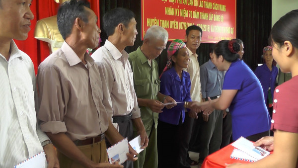 Huyện ủy Than Uyên gặp mặt tri ân cán bộ lão thành cách mạng tại các xã Pha Mu, Tà Từa và Tà Mung