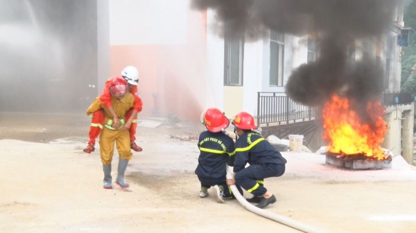 Các lực lượng phối hợp chữa cháy-cứu hộ cứu nạn khi có cháy tại nhà máy thủy điện Mường Kim 2