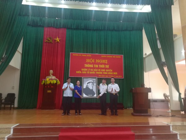 Đoàn 6 Bộ tham mưu Hải Quân Việt Nam đã tặng quà cho Đảng bộ, chính quyền và nhân dân các dân tộc xổ số trực tuyến minh ngọc
.