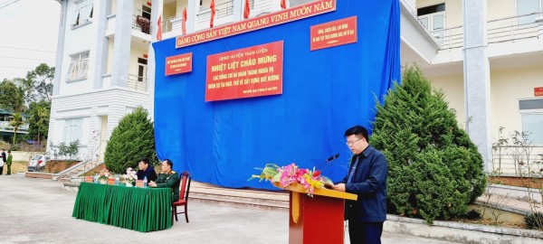 Đồng chí Lò Văn Hương   Phó Bí thư, Chủ tịch UBND huyện phát biểu tại buổi lễ