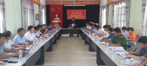Đồng chí Lò Văn Hương –Bí thư Huyện ủy, Chủ tịch UBND xổ số trực tuyến minh ngọc
 chủ trì buổi làm việc