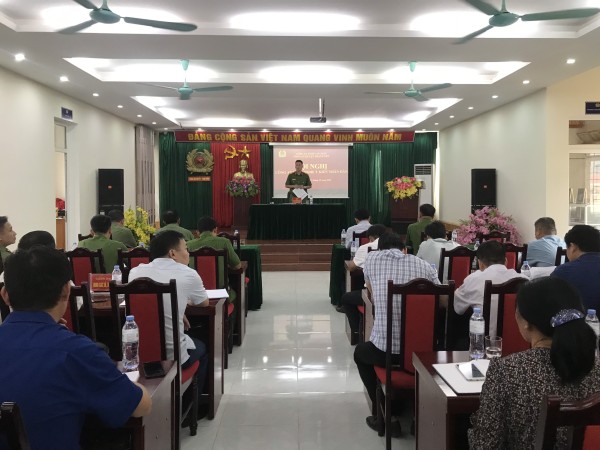 Thiếu tá Trần Công Dũng-Trưởng công an huyện kết luận hội nghị