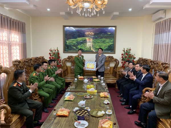 Đồng chí Nguyễn Viết Giang – Giám đốc Công an tỉnh Lai Châu thăm và chúc tết 1 số cơ quan đơn vị, hộ gia đình trên địa bàn xổ số trực tuyến minh ngọc
