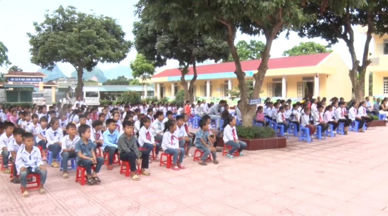 Học sinh trường Tiểu học xã Mường Cang hoạt động ngoài giờ lên lớp
