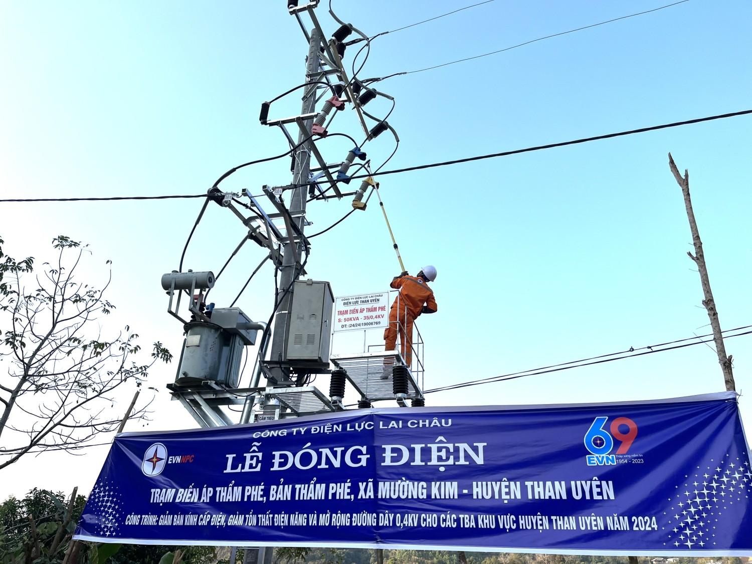 Công ty Điện lực Lai Châu tổ chức Lễ đóng điện trạm biến áp bản Thẩm Phé xã Mường Kim